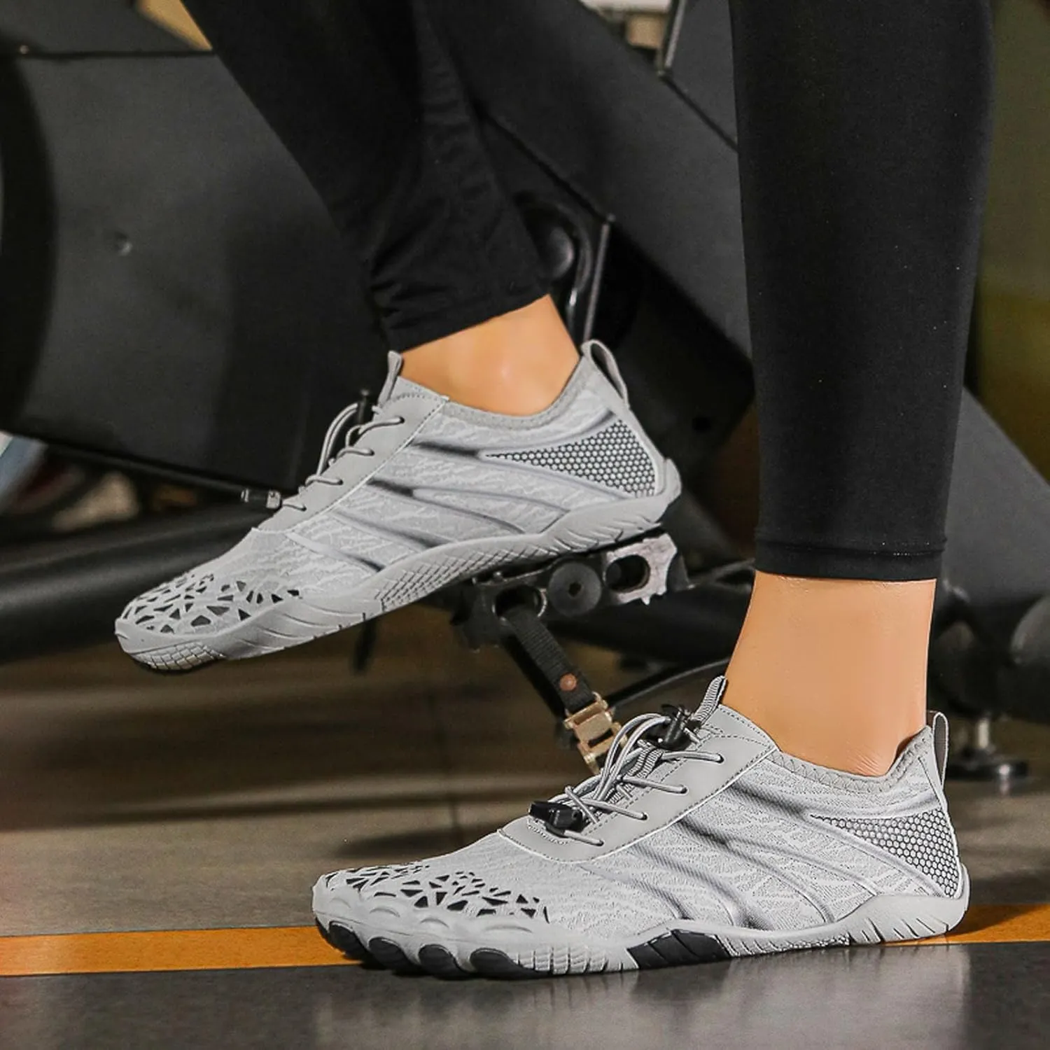 Couples All Seasons Five Finger Water Shoes Swimming Shoes Men and Women Multifunctional Yoga Shoes Barefoot Shoes Women