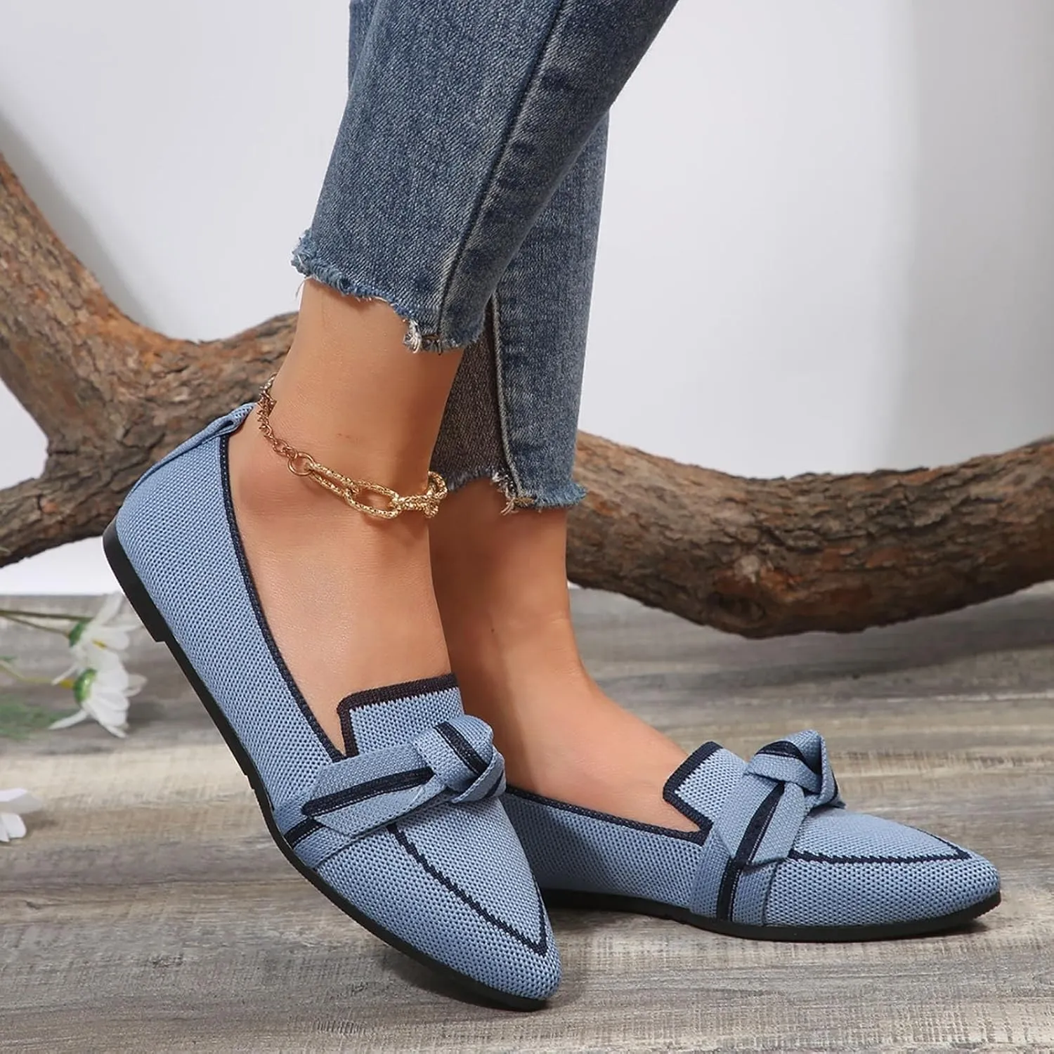 Leisure Slip On Work Fashionable Women's Large Size Flat Shoes with A Pointed Toe Breathable Single Color and Lace Up Design.