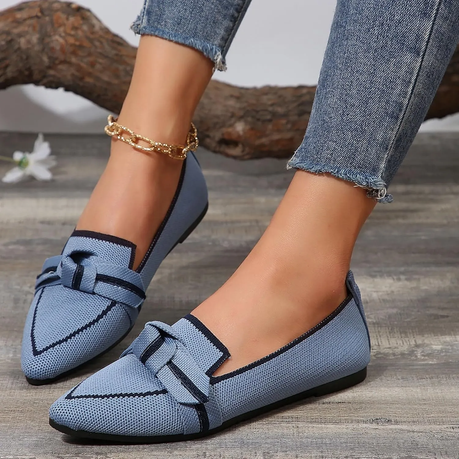 Leisure Slip On Work Fashionable Women's Large Size Flat Shoes with A Pointed Toe Breathable Single Color and Lace Up Design.