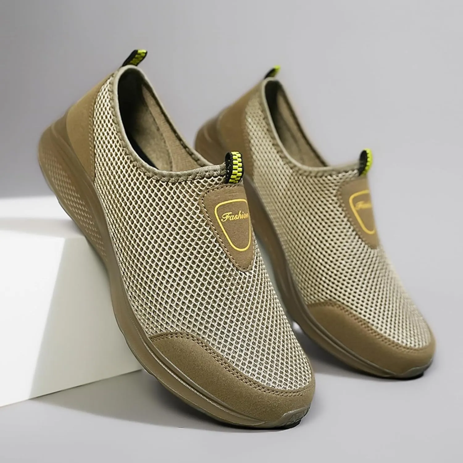 Men's Fashion Sneakers Men Sports Shoes Fashionable New Pattern Simple Pure Color Mesh Breathable Comfortable Hiking