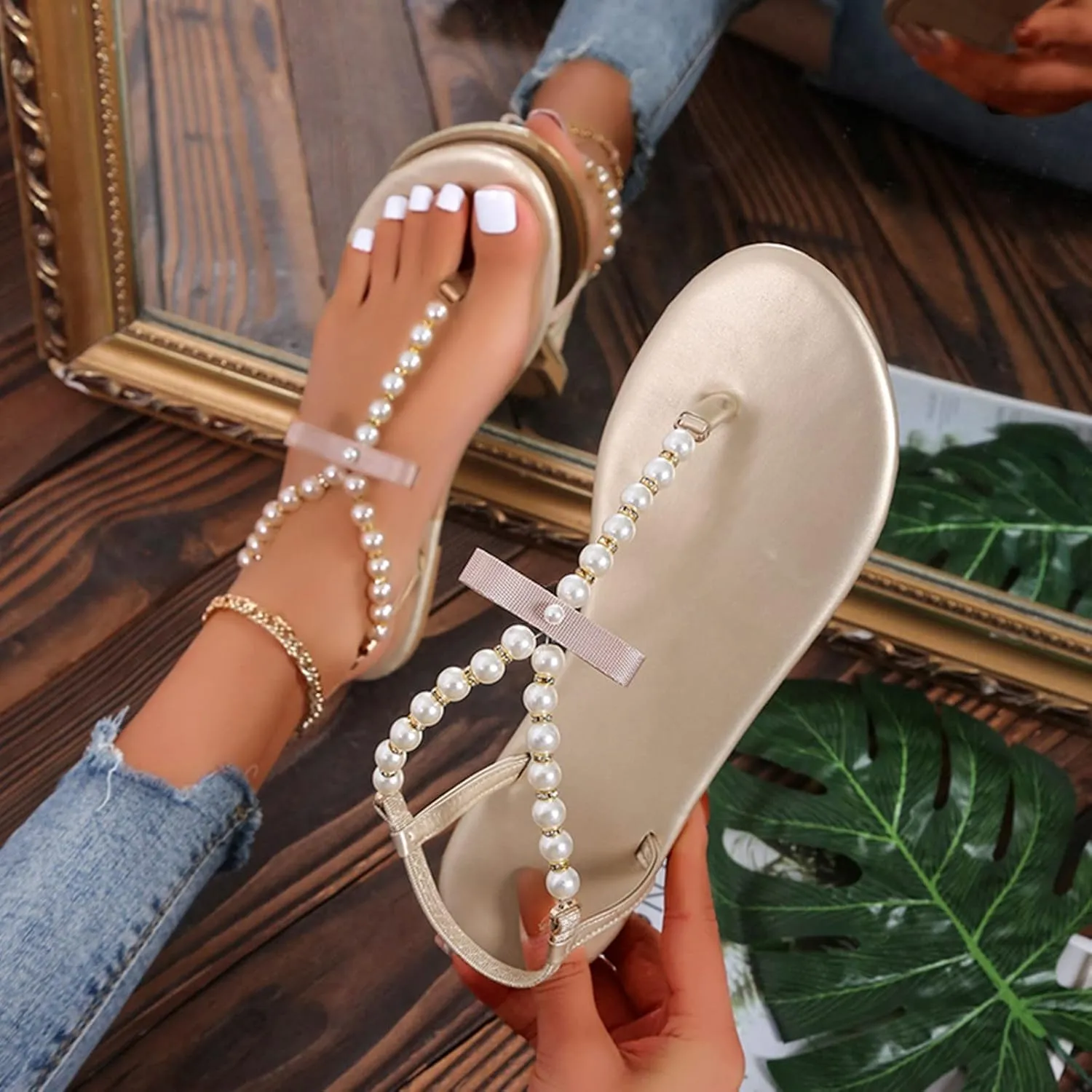 Womens Thong Pearl Beaded Flat Sandals Fashion Round Toe Clip Toe Bowknot Elastic Strap Slip-on Shoes Summer Casual Ladies Beach Slipper